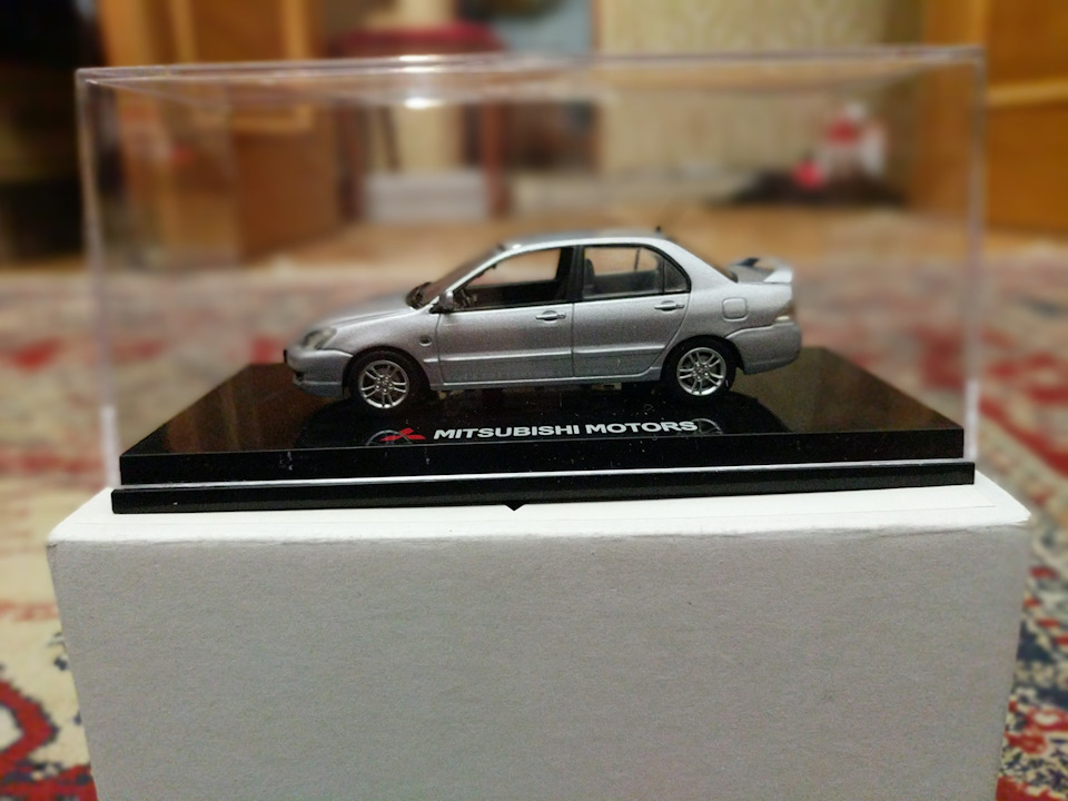 Модель автомобіля Ford Escape 2013 1:43 1