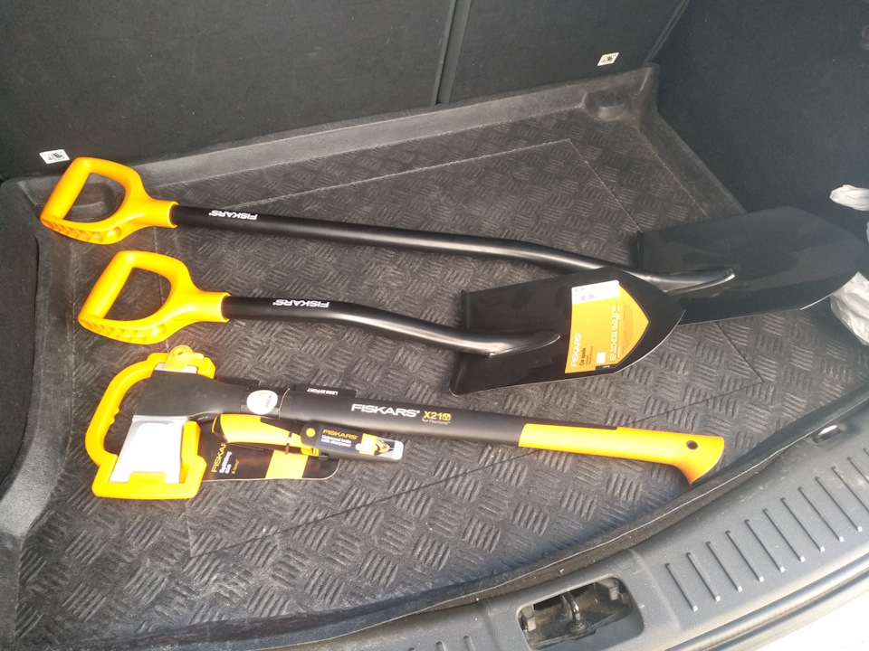 Сокура і лопаті Fiskars 2