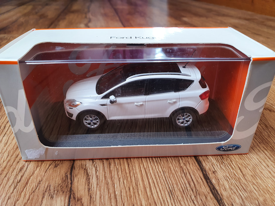 Модель 1/43 Ford KUGA 2008, white. 2