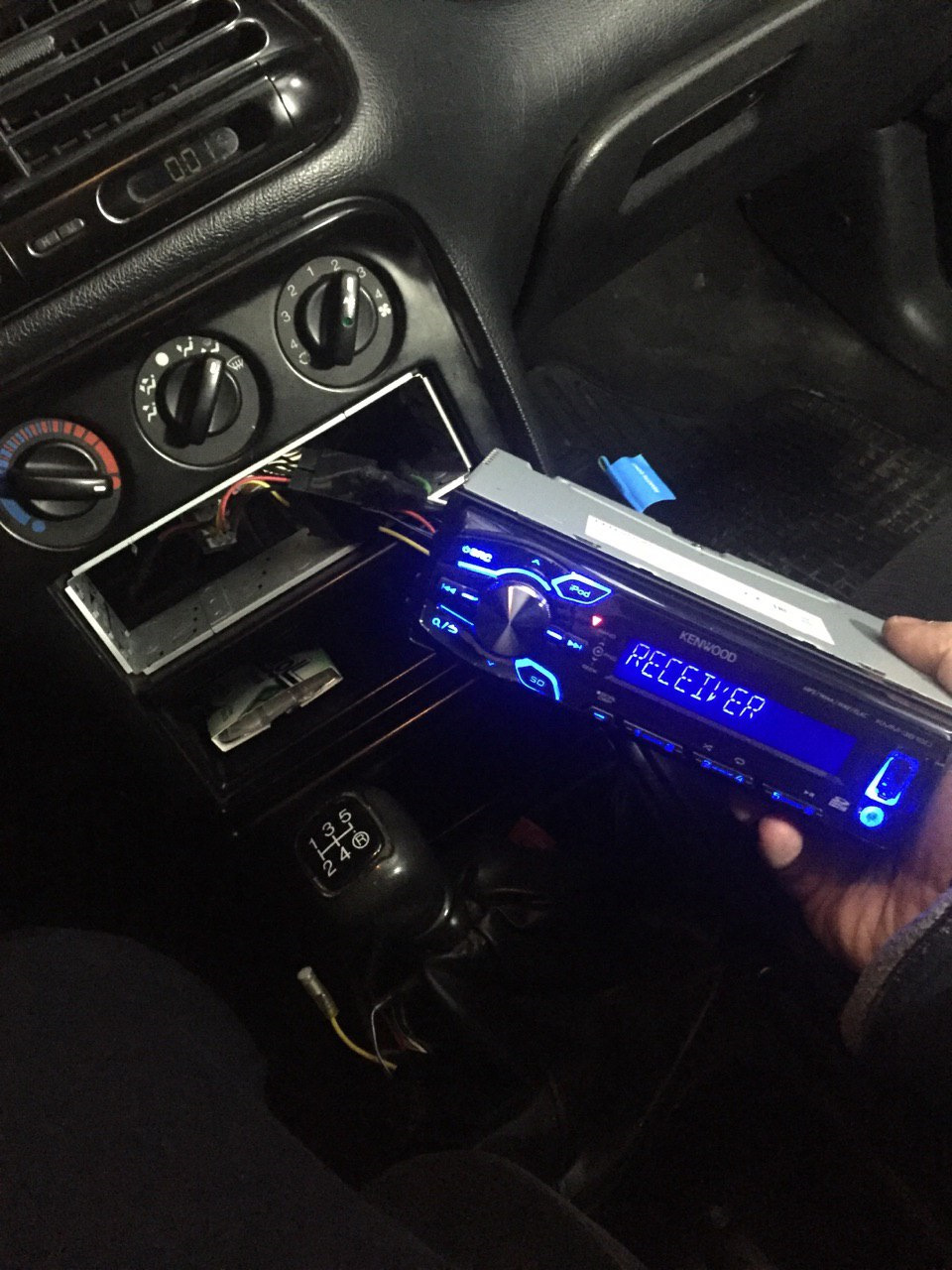 Встановлення магнітоли Kenwood KMM-361SD 1