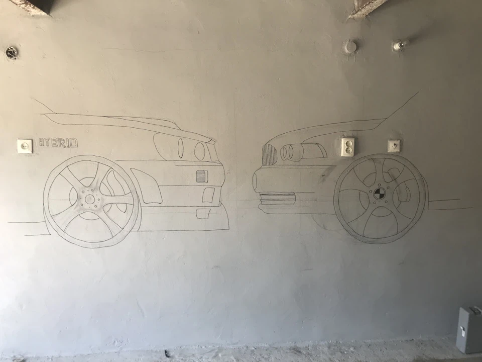 Прикрасив стіну гаража