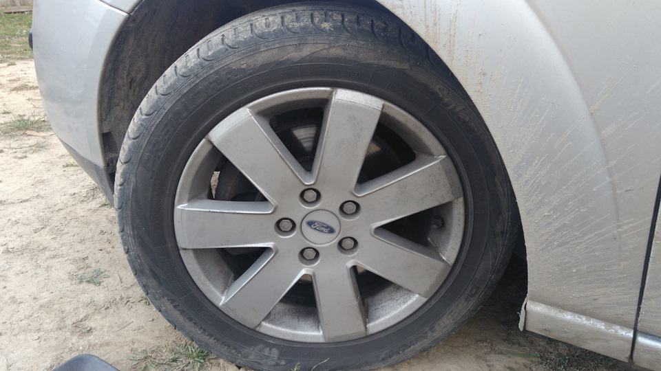 Заміна передніх гальмівних колодок Ford Mondeo III 5
