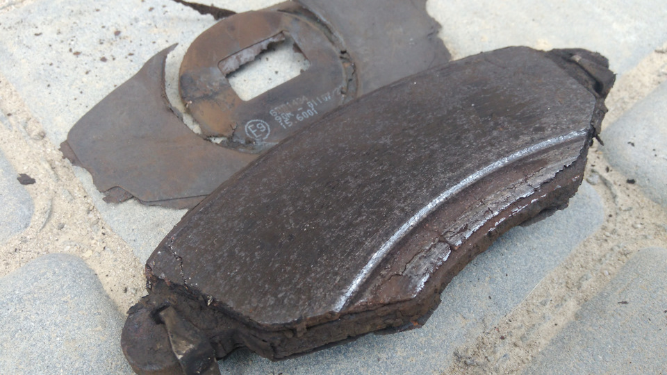 Заміна передніх гальмівних колодок Ford Mondeo III 2