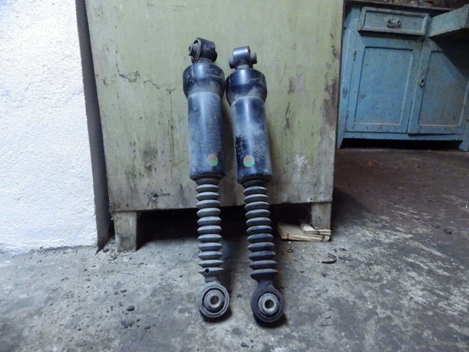 задні амортизатори 4