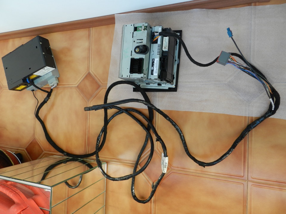 Встановлення магнітоли Denso Ford DVD Navigations-system Touchscreen (Part 1) 4