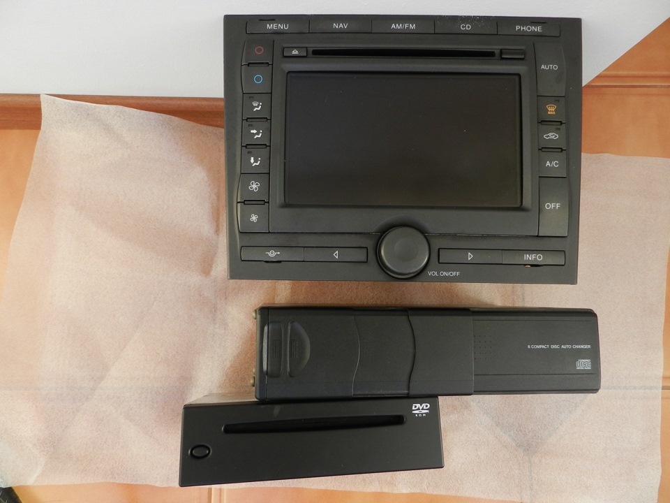 Встановлення магнітоли Denso Ford DVD Navigations-system Touchscreen (Part 1) 1