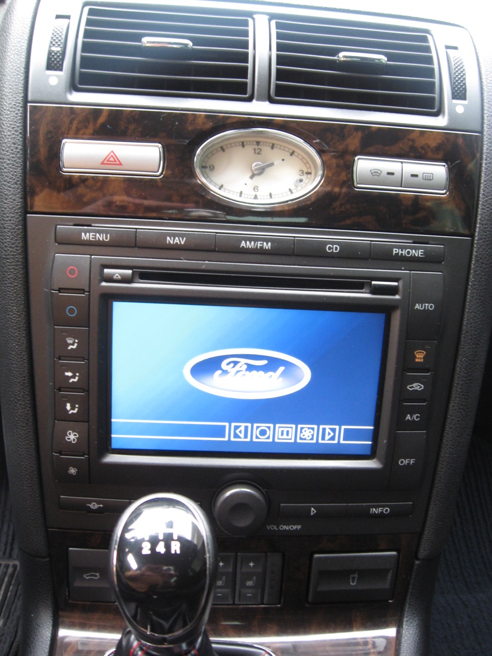 Встановлення магнітоли Denso Ford DVD Navigations-system Touchscreen (Part 2) 1