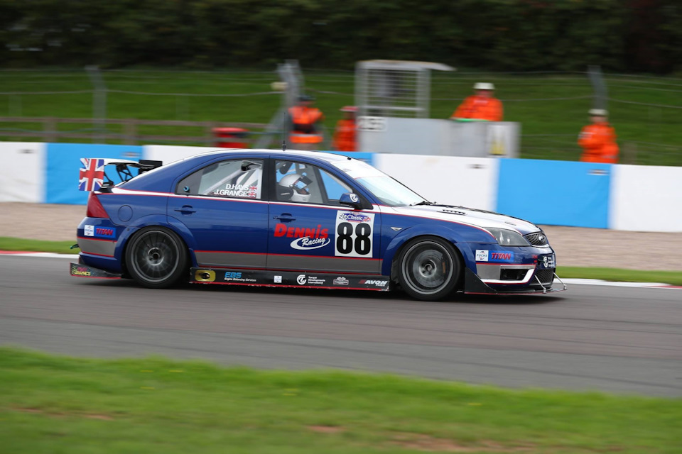 Dennis Racing Mondeo ST220 3