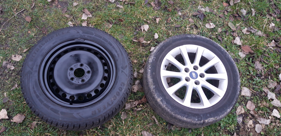 GOODYEAR UltraGrip Ice 2 215/60R16 3