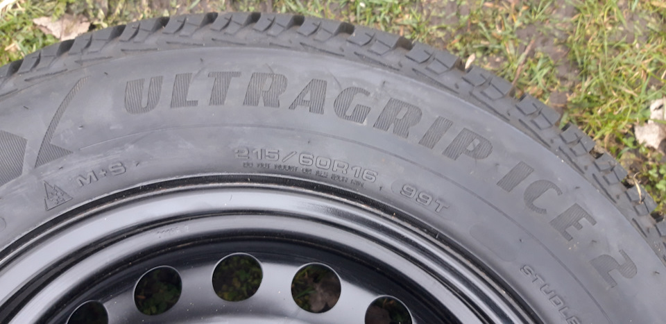 GOODYEAR UltraGrip Ice 2 215/60R16 4