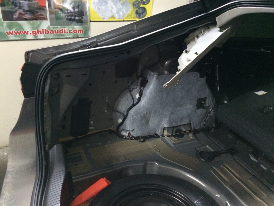 Камера заднього виду на Ford Mondeo 5 / Rear view camera for Ford Mondeo mk5 1