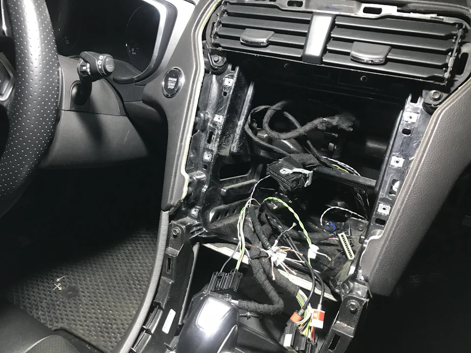 Установка штатного підсилювача DSP та сабвуфера в Мондео 5 / DSP module and subwoofer installation in Ford Mondeo mk5