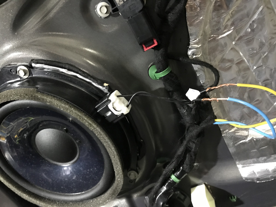Установка штатного підсилювача DSP та сабвуфера в Мондео 5 / DSP module and subwoofer installation in Ford Mondeo mk5 4