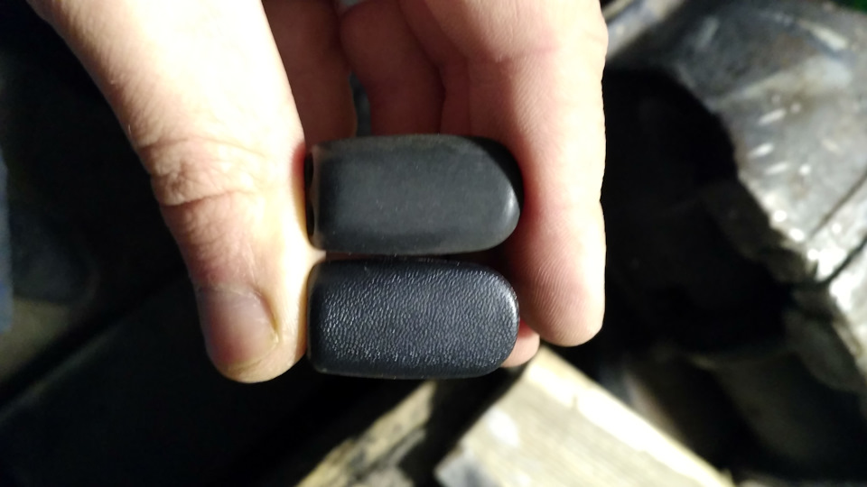 Магнітол SONY замість 6000СD, заміна віялових форсунок омивача скла VAG на FORD, заміна роз'єму AUX, всі лампи покажчиків поворотів на LED, маленький оригінали аксесуар, спойлер кришки багажника 4