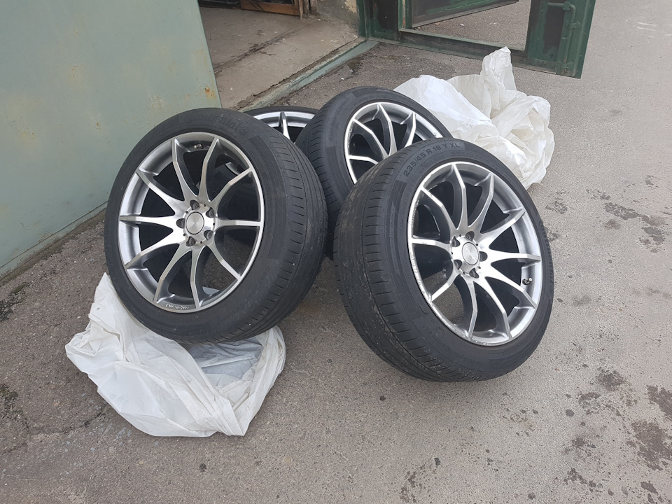 Взуття на літо (235 45 r18) 2