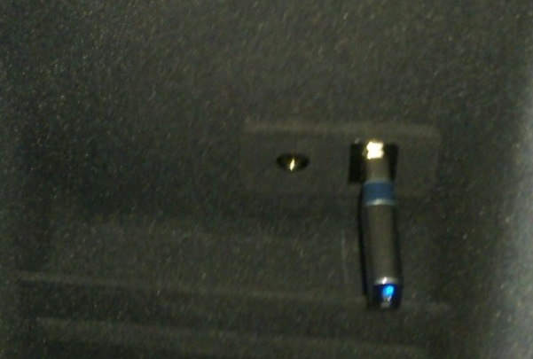 USB у підлокітнику 1