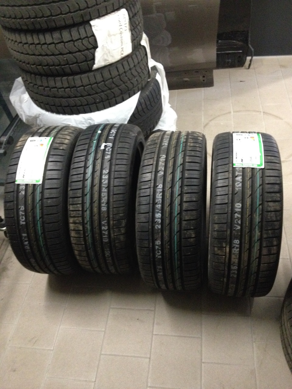 Встановлення нової гуми 235-45 R-18 2