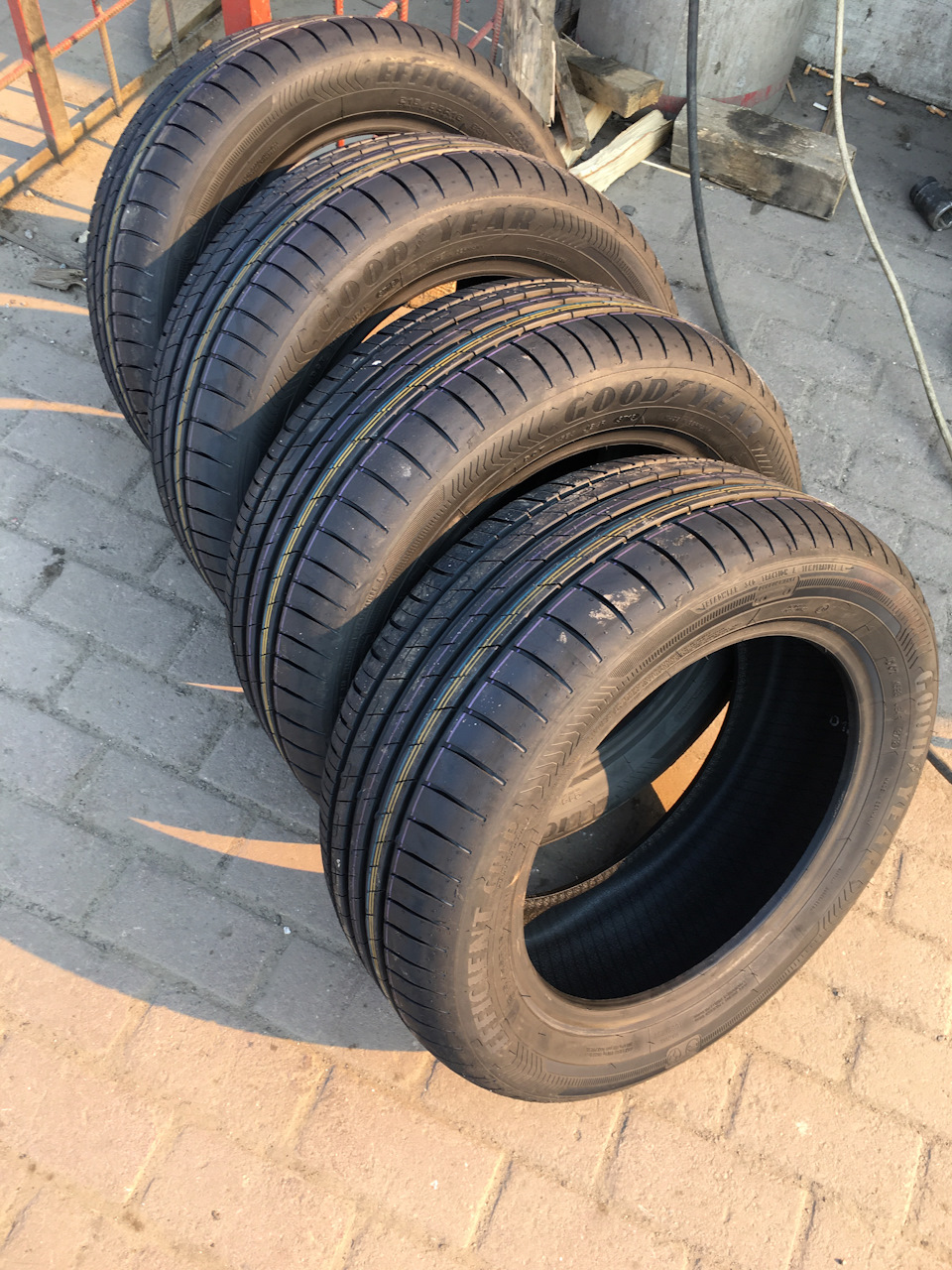 Літня гума Goodyear EfficientGrip Performance 2