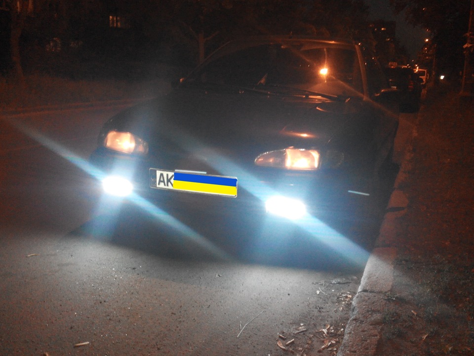 Ксенон, DRL, магнітофон, диски. Скло підйомники, електродзеркала. 2