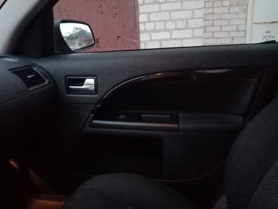 Обшивки дверних карт під дерево та доп. Задні Ел. Скло підйомники. 2