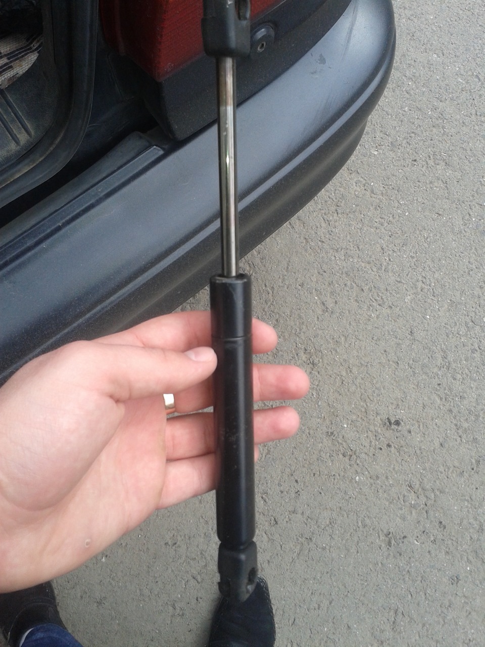 Газові упори в багажник 1