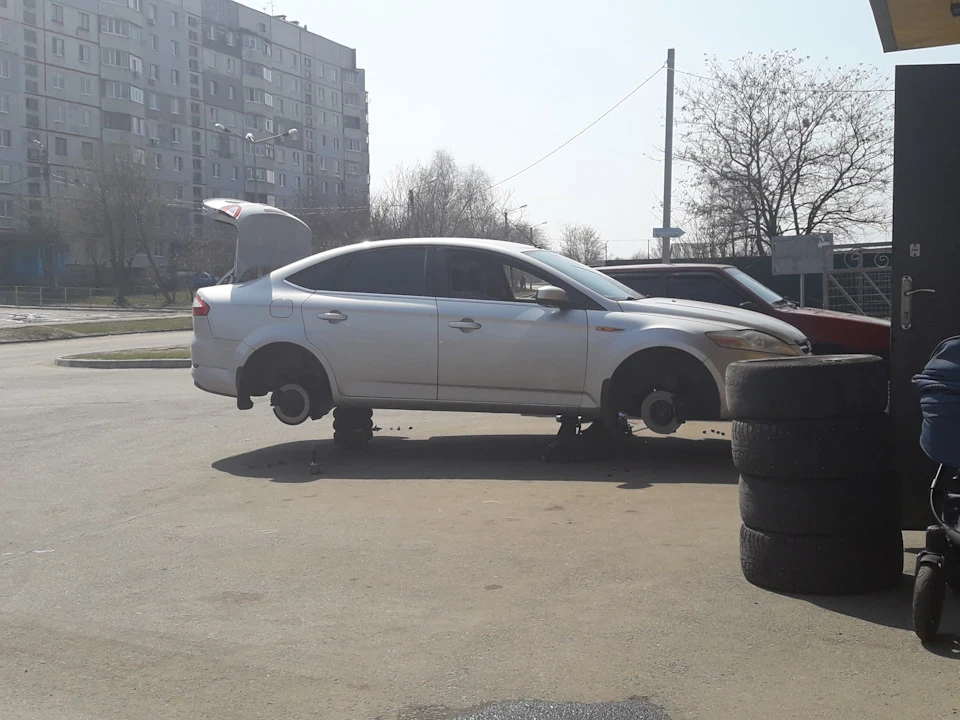 Ось і нові туфлі для подруги)