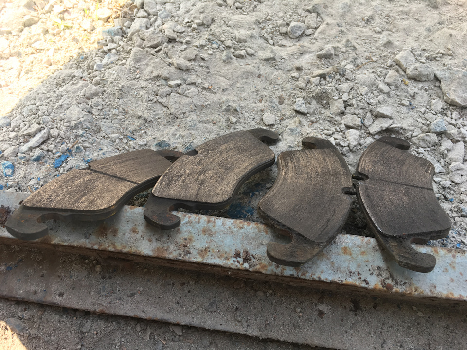 Заміна передніх колодок, перехід з ЄВС на Brembo 2