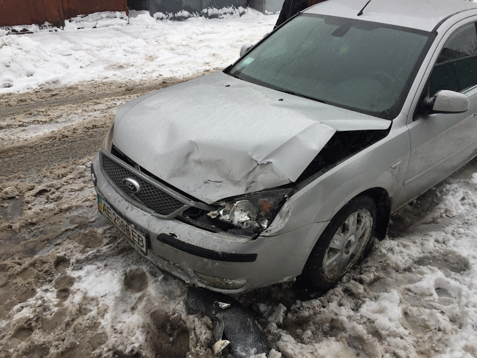 ДТП або міцність Lexus 1