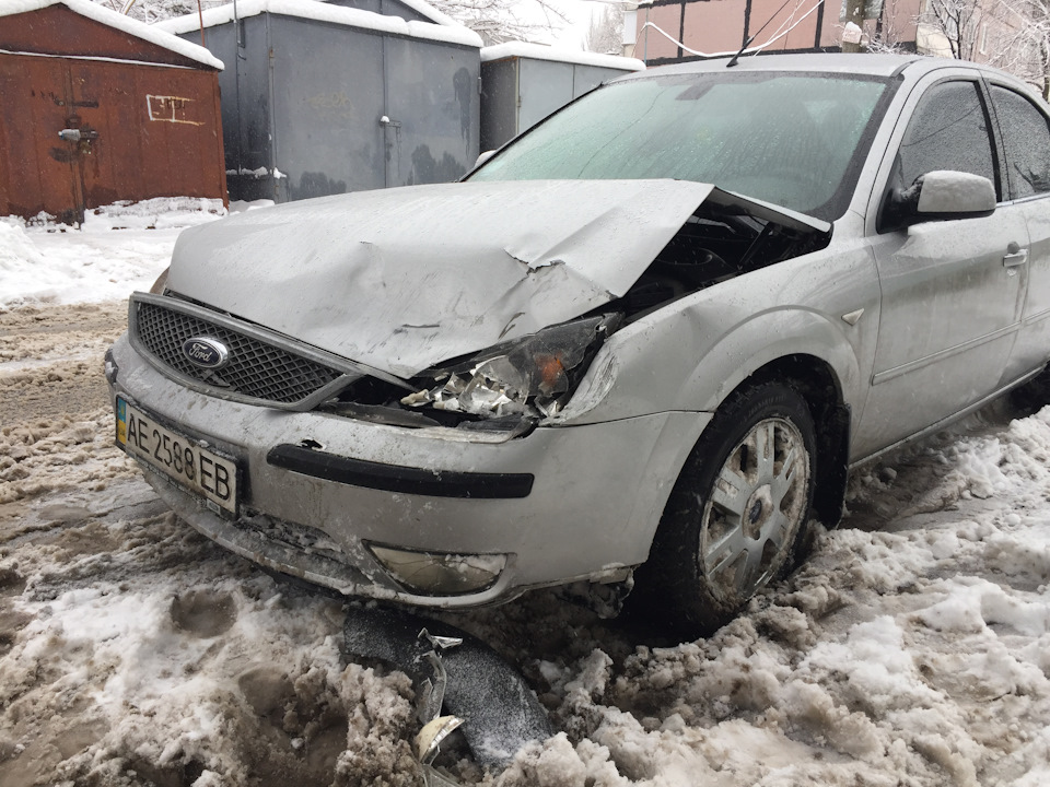 ДТП або міцність Lexus 5
