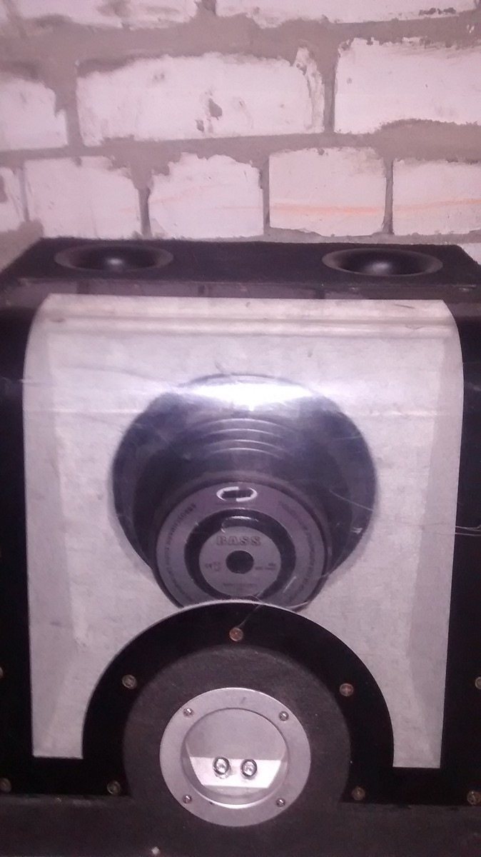 Прокачування басів - сабфувер JBL 4