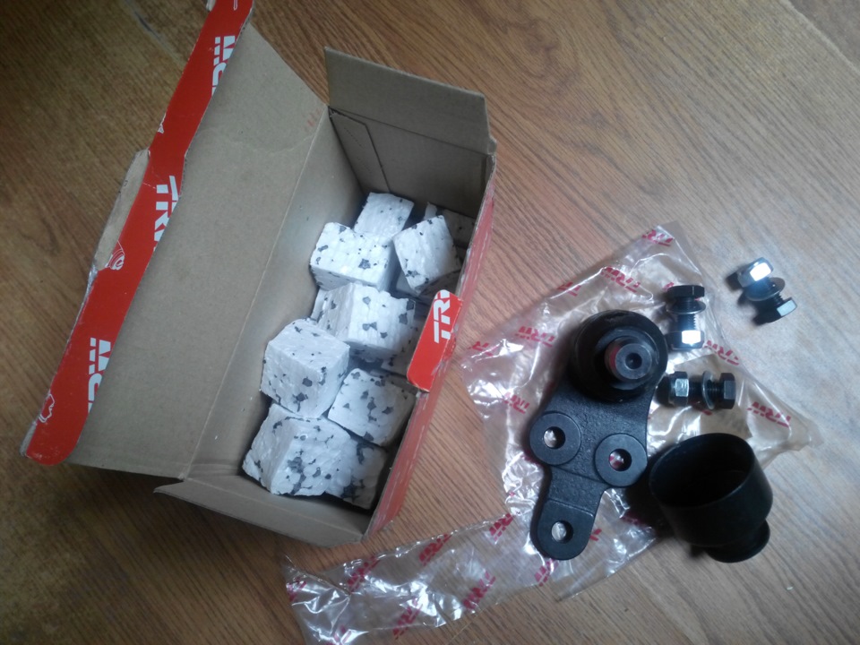 Заміна кульової опори, наконечника рульової тяги та подушки КПП. 1