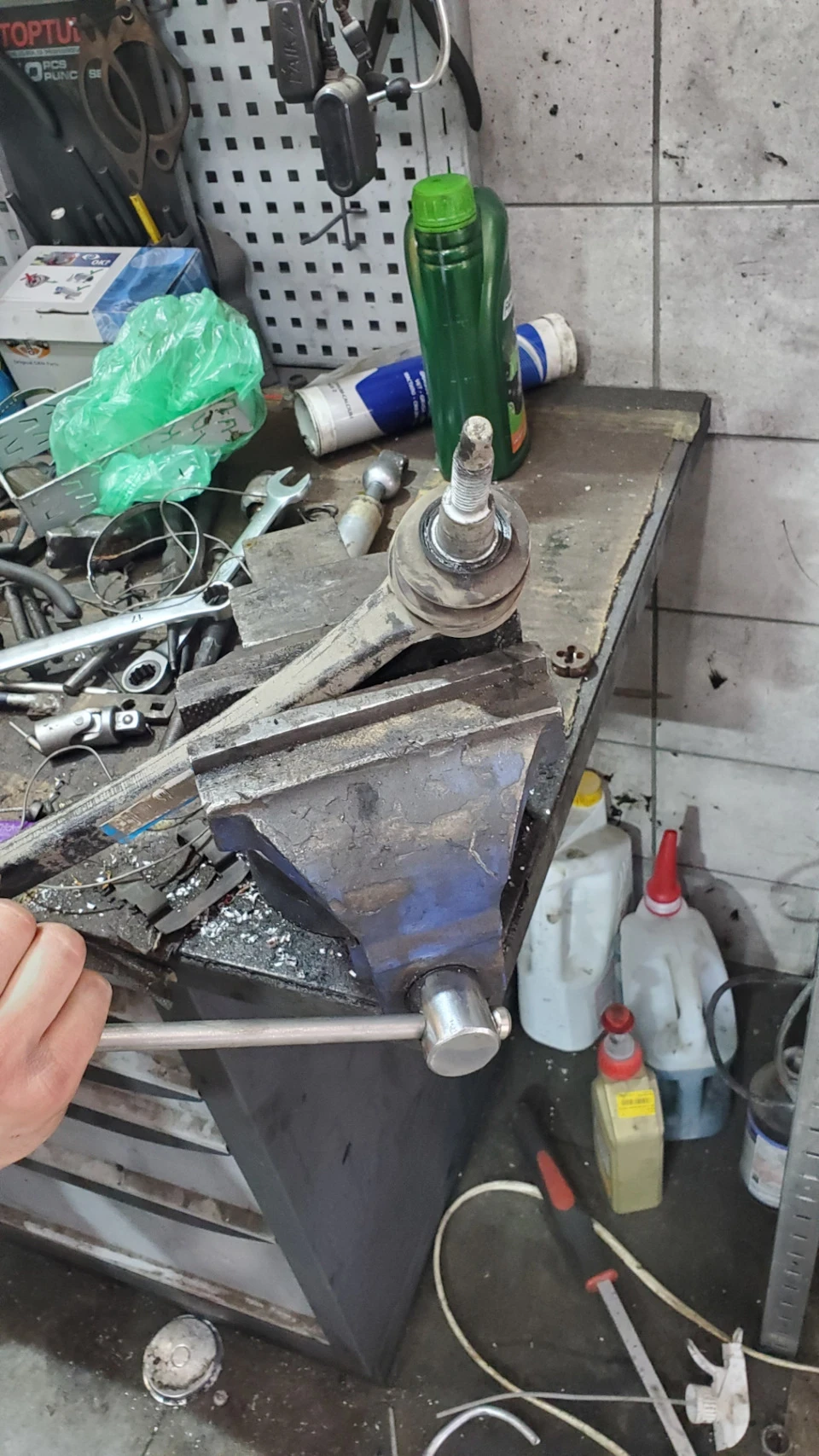Скрип при повороті керма.