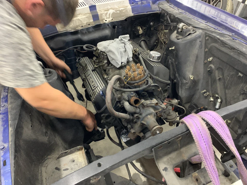 3) Двигун Ford Small Block V8 302 Windsor. І що показало розтин?