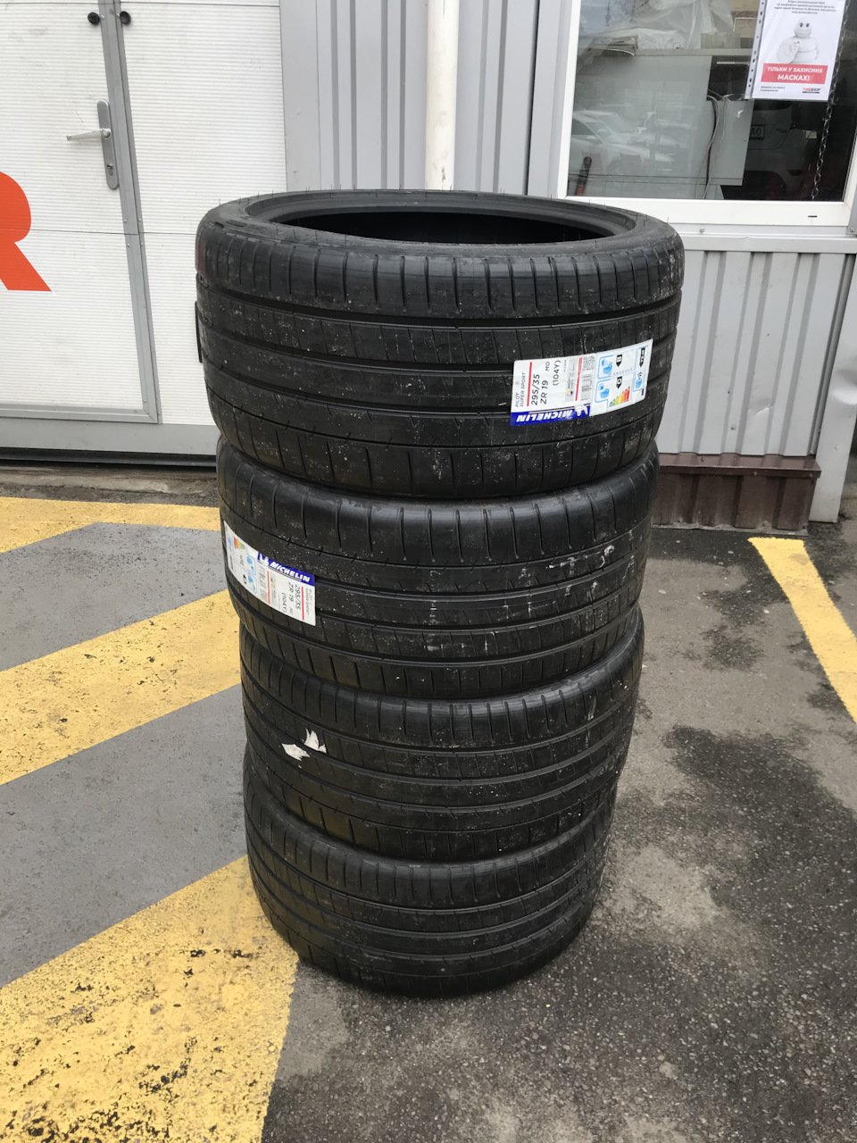 Більше, ширше, легше, швидше. Japan Racing SL01 2