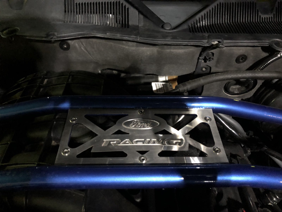 09. Розпірка передніх склянок Ford Racing 3