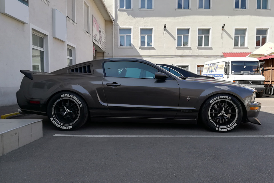 Tri-bar spinners (Ford Racing) 1
