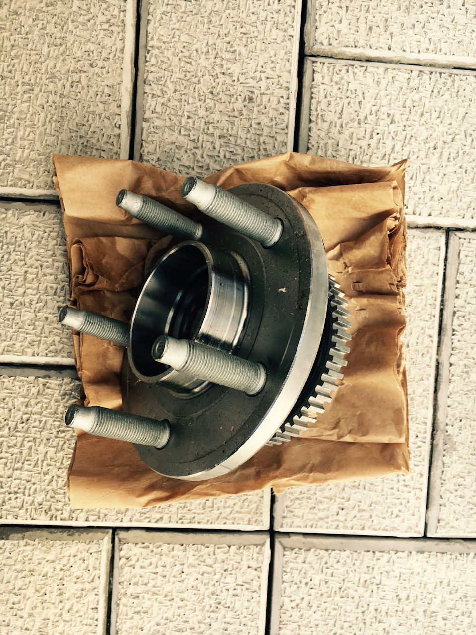 Motorcraft Front Hub 2