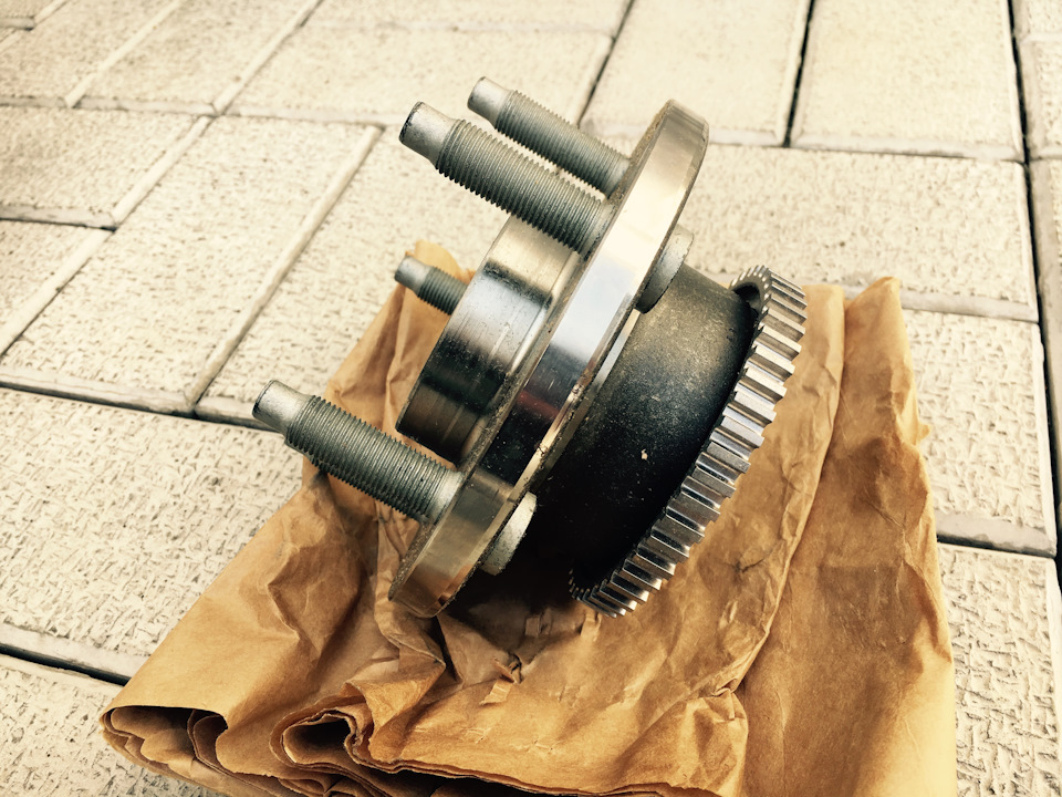 Motorcraft Front Hub 3