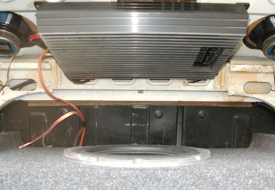 Pioner MVH-150UB and sub 3