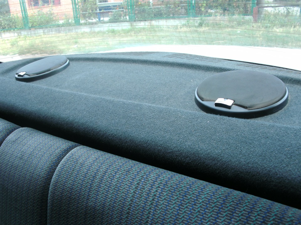 Pioner MVH-150UB and sub 5