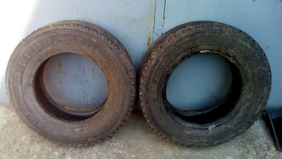 продам дві шини літні r 14 MICHELIN 1