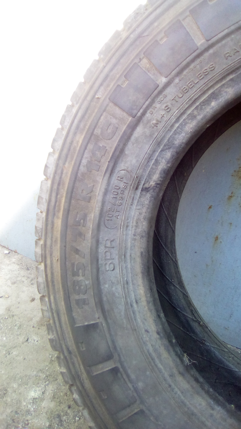 продам дві шини літні r 14 MICHELIN 2