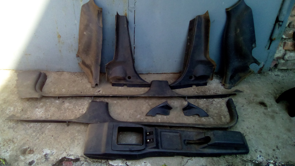 продам пластик салону, ліхтар салону, килим, форд оріон \ ескорт 1