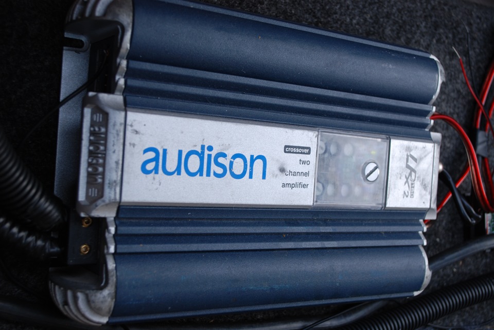 Черговий весь на фронт. Audison LRx 2.150 1
