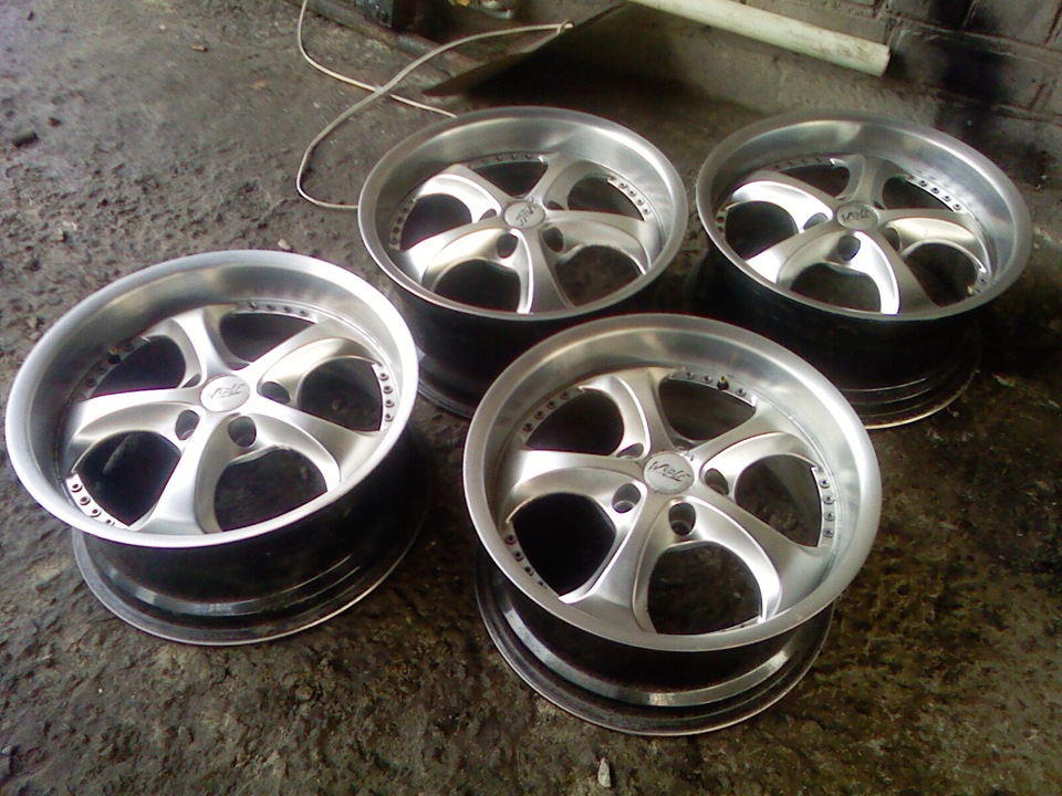 ПРОДАМ котки з полицею WOLF R17, 5х114,3 jj8, et35 1