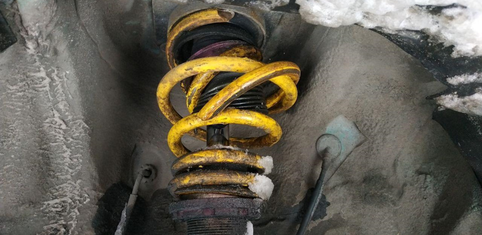 Сумний пост. Заміна задніх стійок Ford Probe 3