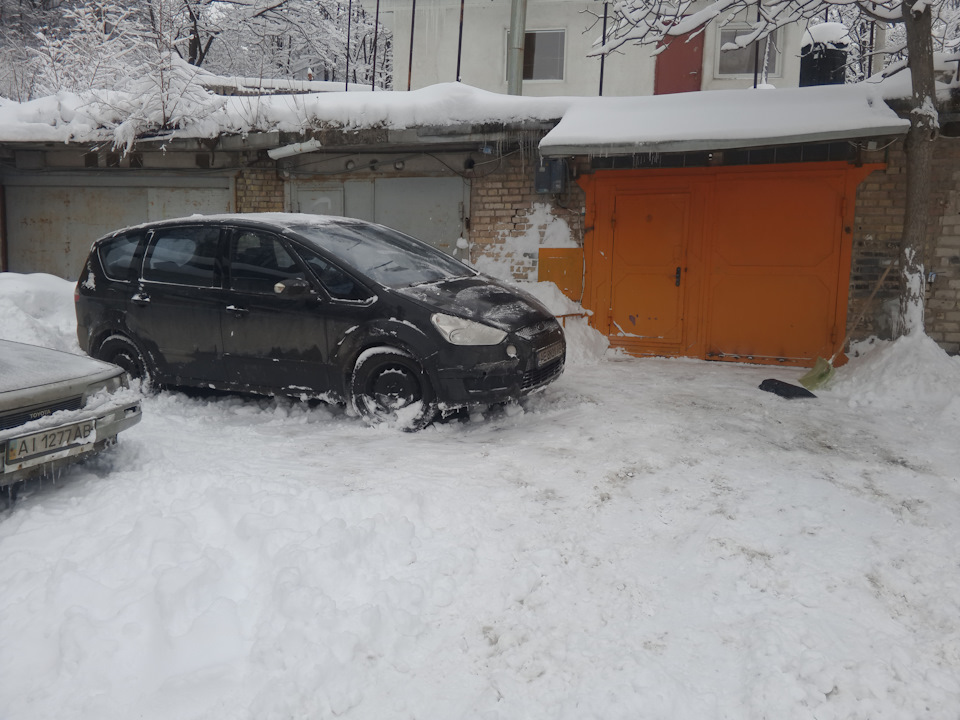 ліпимо крила і карбон на верхній ящик рукавички 3