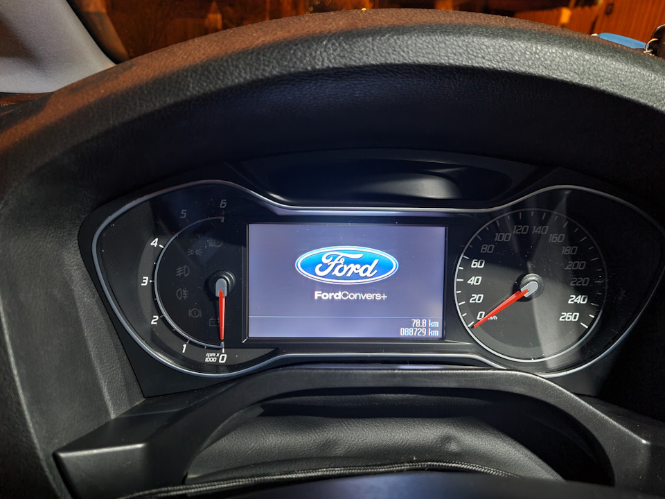 Новий щиток приладів - Ford CONVERS+ 2