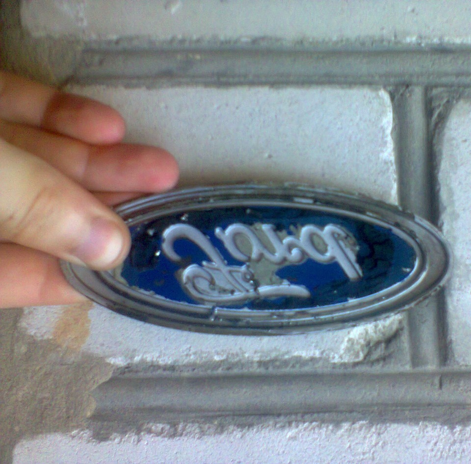 купив емблему FORD б/у 3