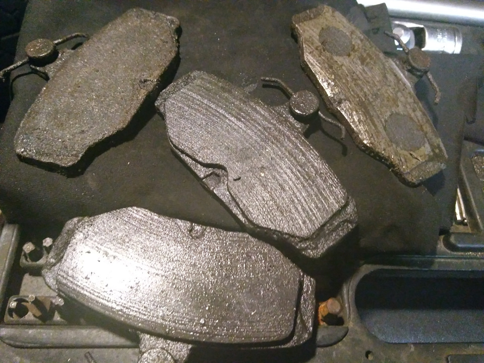 Заміна задніх колодок 4